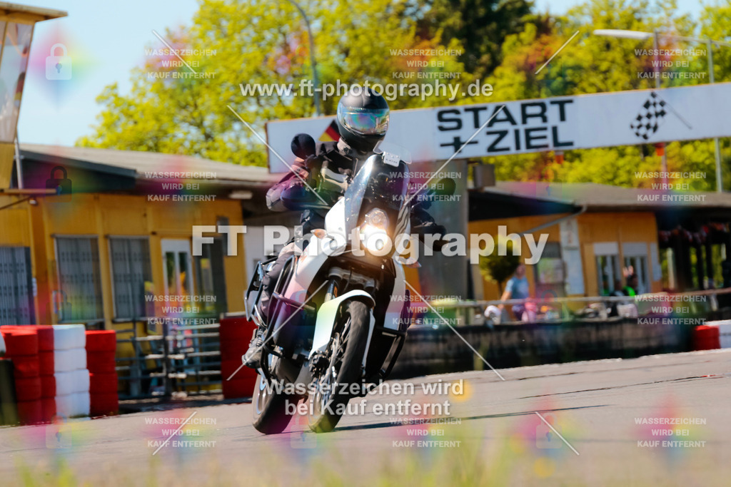 Moto-TeamOBK-22323 | Hier findet Ihr Bilder von Touristenfahrten auf der Nürburgring Nordschleife oder von anderen Veranstaltungen die ich besucht habe. Viel Spass beim Durch Schauen 