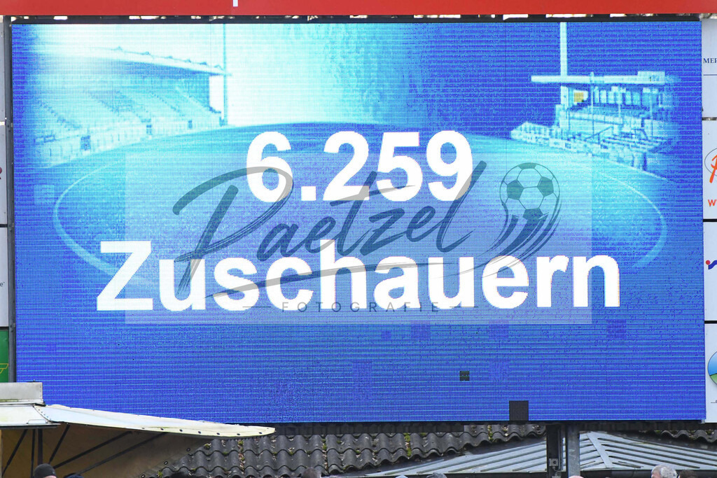 20200201_MEPCHE_0079 | Fußball, Herren: . Zuschauerzahl in der Haensch-Arena waehrend des Spiels der 3. Liga zwischen SV Meppen und Chemnitzer FC in der Haensch-Arena am 01.02.2020 in Meppen, Deutschland. DFB / DFL REGULATIONS PROHIBIT ANY USE OF PHOTOGRAPHS AS IMAGE SEQUENCES AND/OR QUASI-VIDEO. - Realisiert mit Pictrs.com