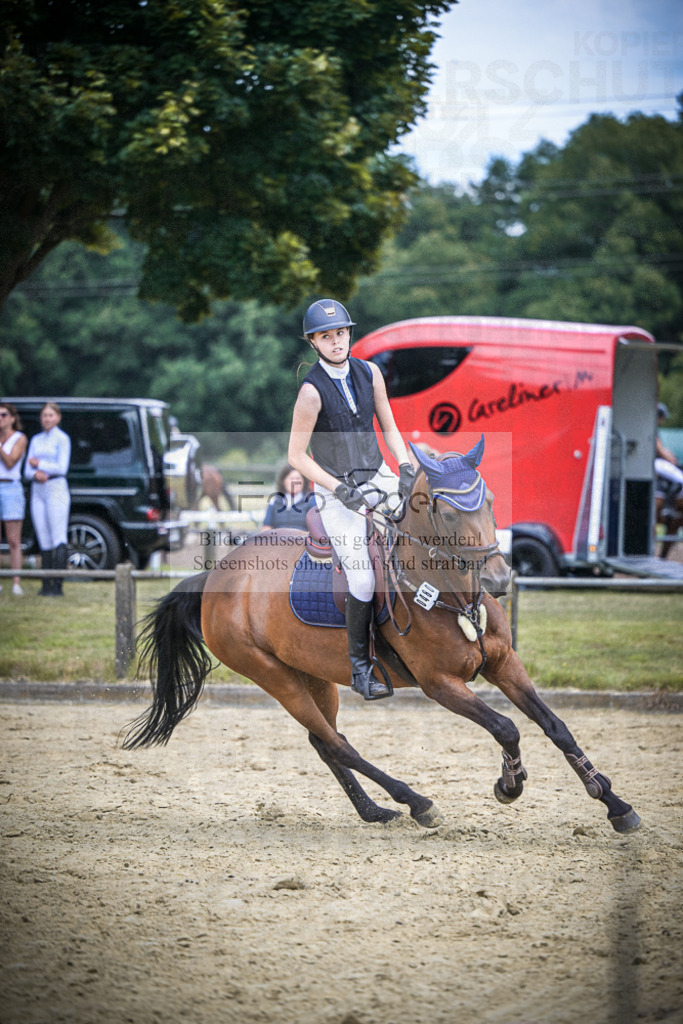 DOS_1717 | Entdecke hochwertige Reitturnierfotos von Foto Oger. Professionell, emotional und authentisch – jetzt Lieblingsmomente im Shop bestellen.Deutschlandweite Turnierfotografie. - Realisiert mit Pictrs.com