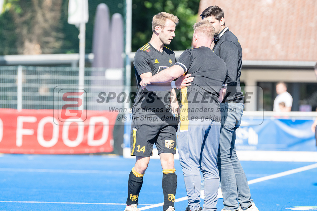 HK_20231001_104895 | 1.Bundesliga Herren Crefelder HTC - Harvestehuder THC am 1.10.2023 CHTC, Krefeld , Schneider Tom ( Harvestehuder THC #14 ) , Tomasz Laskowski ( Trainer Harvestehuder THC )