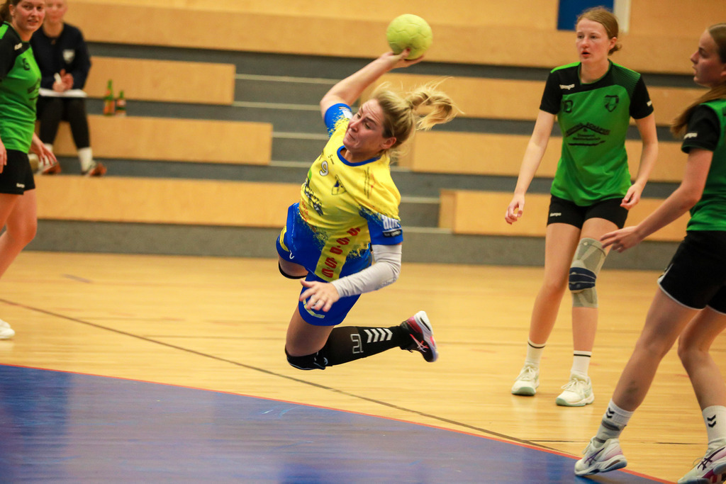 HcTvRhedeII_SvNeukirchen_150924_121 | Bildergalerie von Sport-Ereignissen aber auch von weiteren spannenden Dingen - nicht nur vom Niederrhein. In Anlehnung an den bekannten Spruch von Hanns Dieter Hüsch heißt das Motto: "Niederrhein ist überall".  - Realisiert mit Pictrs.com