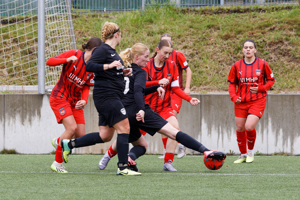 FCHHOH_251005_9710 | 1.FC Heidenheim 1846 II vs. SGM Hohenmemmingen/Sontheim, Fußball, Frauen, Bezirksliga, 2025/2026, 4. Spieltag, 05.10.2025 in Heidenheim, Kunstrasen b. Voith-Arena West(Foto: Michael Bulling) - Realisiert mit Pictrs.com