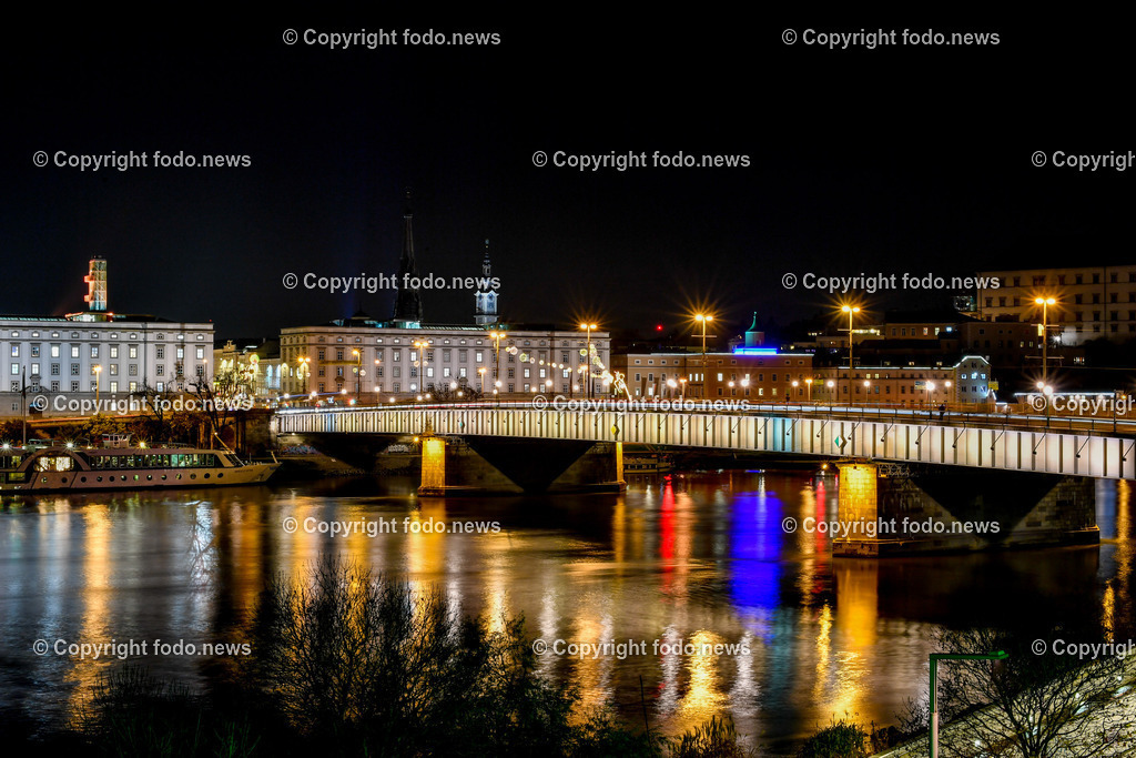 Nibelungenbruecke Linz_ 29.11.2022-3 | 29.11.2022,Nibelungenbruecke Linz, AUT, Nibelungenbruecke, Bruecke, Donau, Donauuebergang, im Bild Nibelungenbruecke, Nacht, Drohne