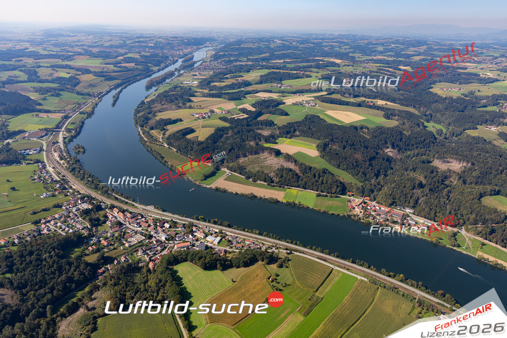 Die Luftbildaufnahme Sandbach -  wurde 2020 mittels Flugzeug (keine Drohne) erstellt. Perfekte Schärfe und Druck- Ergebnisse- Garantiert!