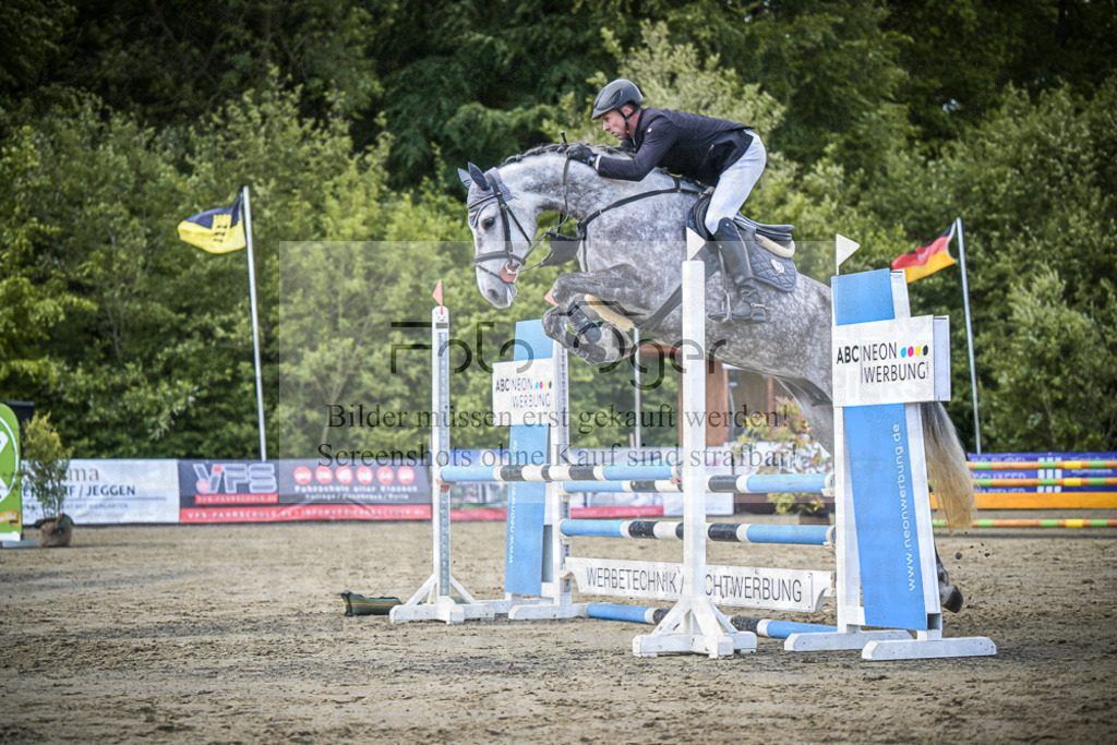 DOS_9799 | Entdecke hochwertige Reitturnierfotos von Foto Oger. Professionell, emotional und authentisch – jetzt Lieblingsmomente im Shop bestellen. - Realisiert mit Pictrs.com