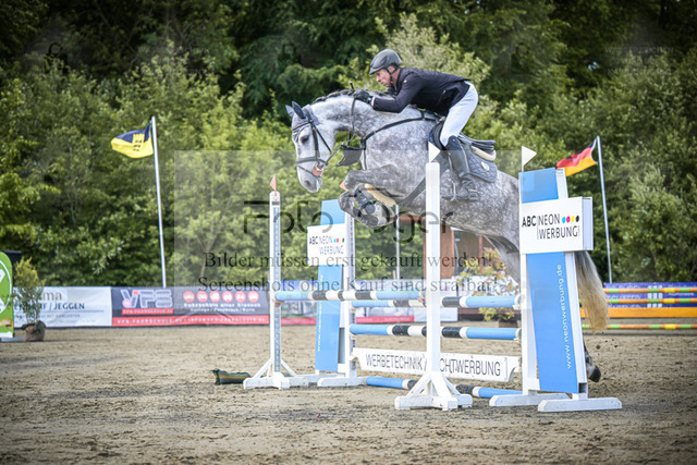 DOS_9799 | Entdecke hochwertige Reitturnierfotos von Foto Oger. Professionell, emotional und authentisch – jetzt Lieblingsmomente im Shop bestellen. - Realized with Pictrs.com