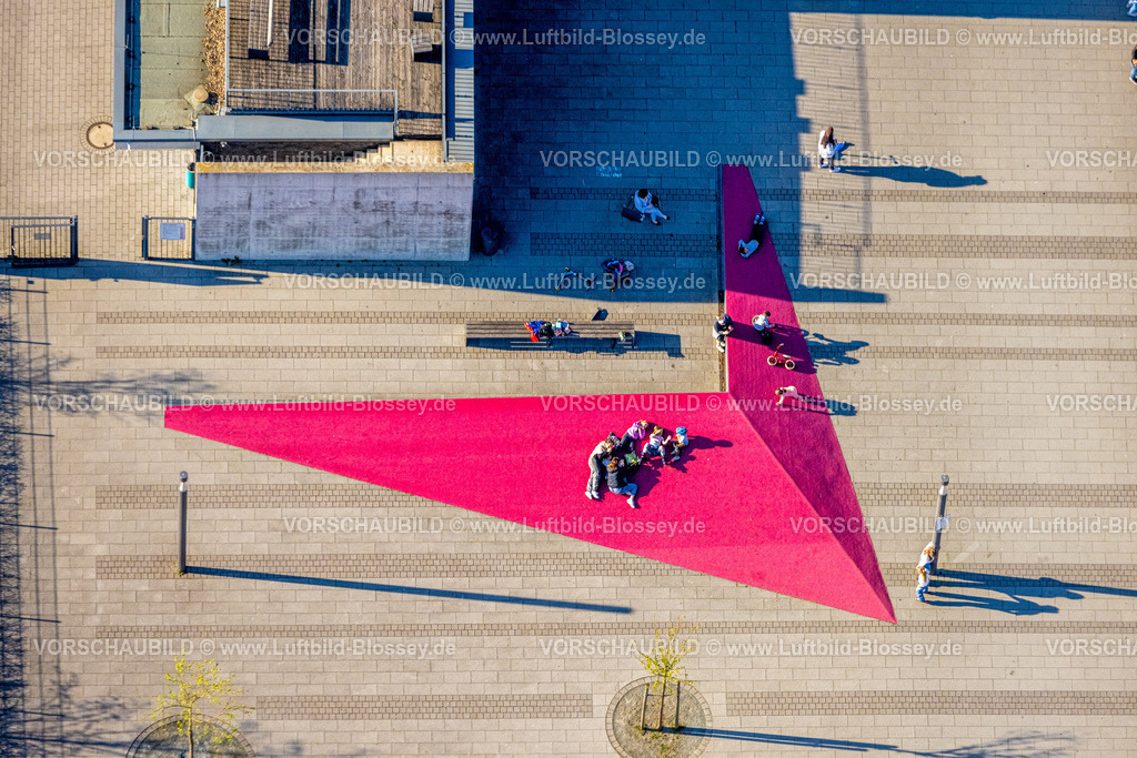 Selm250404875 | Luftbild, Campusplatz Nord mit Bodenbemalung und Ruheplätze, Selm, Münsterland, Nordrhein-Westfalen, Deutschland