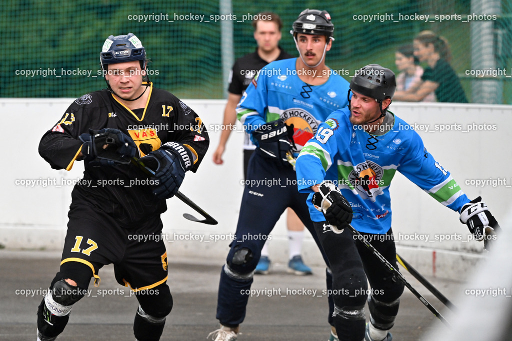 VAS Villach vs. ASKÖ Hockey Villach | #17 Hobitsch Samuel VAS Villach, #3 Fertschai Mathias ASKÖ Villach Hockey, #19 WIELTSCHNIG Luca ASKÖ Villach Hockey, VAS Villach vs. ASKÖ Hockey Villach, VAS Villach vs. ASKÖ Hockey Villach am 03.07.2025 in Villach (Alpen Arena ), Austria, (Photo by Bernd Stefan)