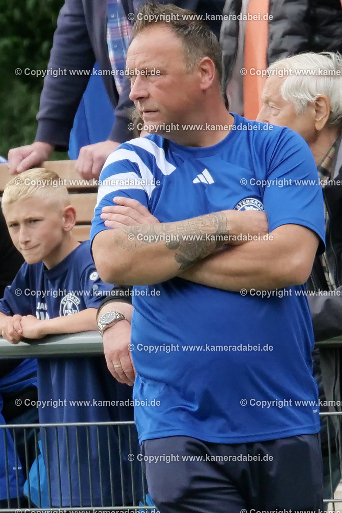Fußball : Bezirksliga : TV Voerde - FC Sterkrade 72 | Fußball : Bezirksliga : TV Voerde - FC Sterkrade 72 am 25.05.2025 in Voerde - Realisiert mit Pictrs.com