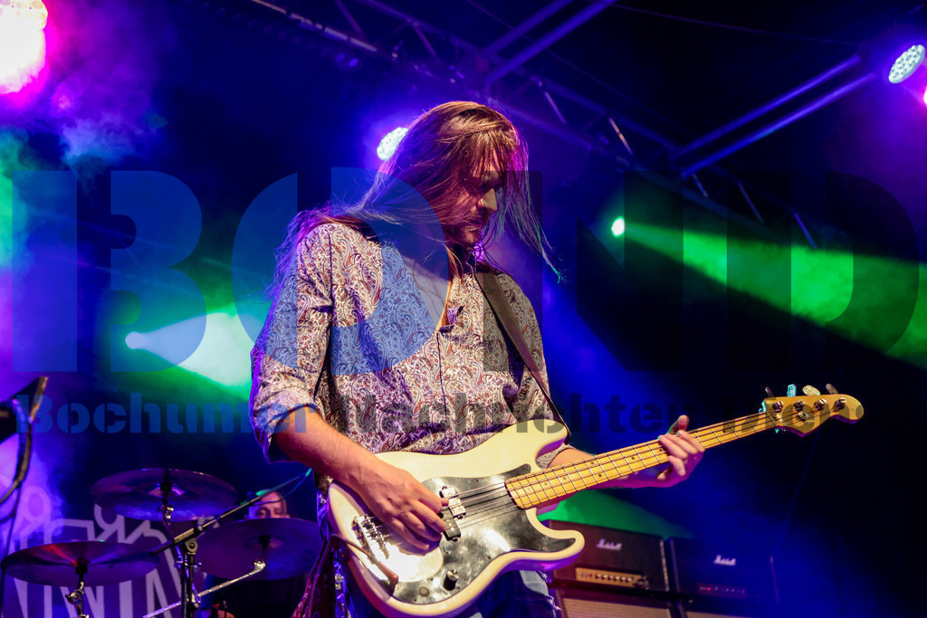 Purple Rising  {date} -  | {headline}(Foto: Sebastian Sendlak / BOND) - Realisiert mit Pictrs.com