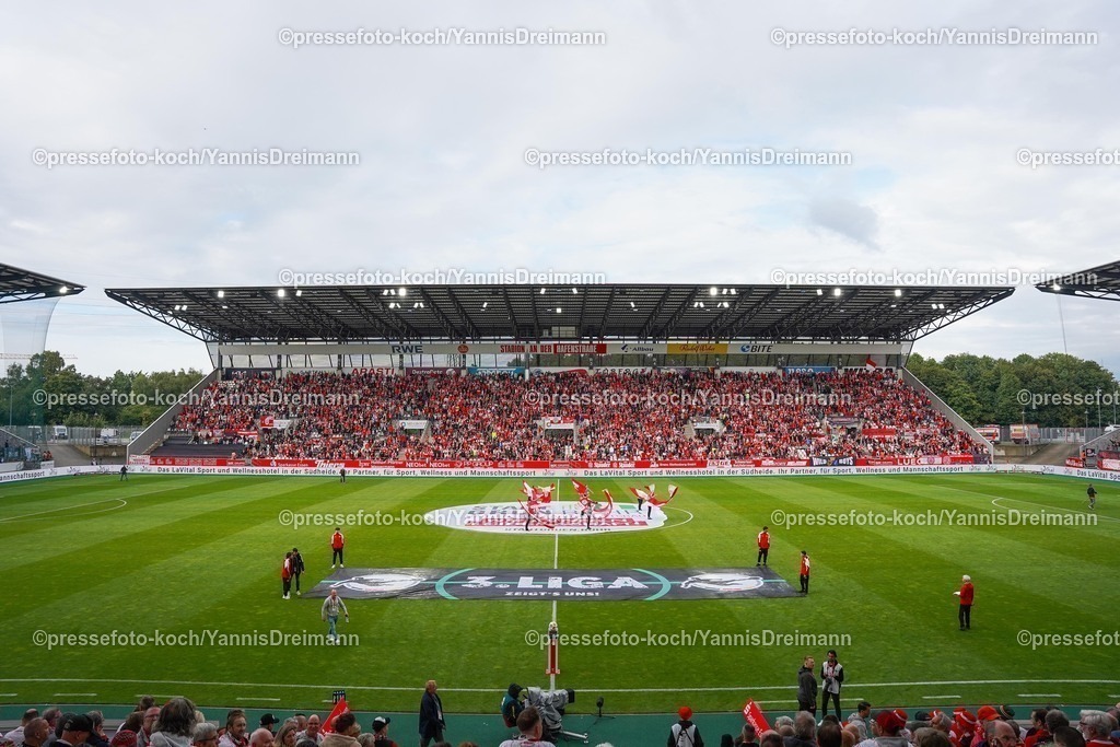 xYDR01082501125 | 01.08.2025, xydrx, Fußball, 3.Liga, Rot-Weiss Essen - TSV 1860 München, Saison 2025 2026, Stadion an der Hafenstraße:  Ausverkauftes Stadion an der Hafenstraße, feature,  DFB regulations prohibit any use of photographs as image sequences and or quasi-video.