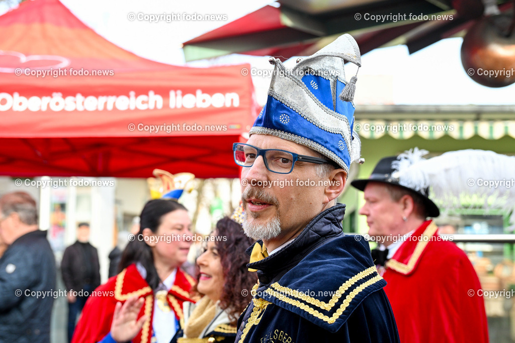 Suedbahnhofmarkt Linz_ Faschingsumzug 2024_ 10.02.2024-18 | 10.02.2024, Linz, AUT, Suedbahnhofmarkt, Faschingsumzug 2024, im Bild Ebelsberger Faschingsgilde, Umzug, Musik, Masken, maskiert, Krapfen, Verkleidungen, Prinzenpaar