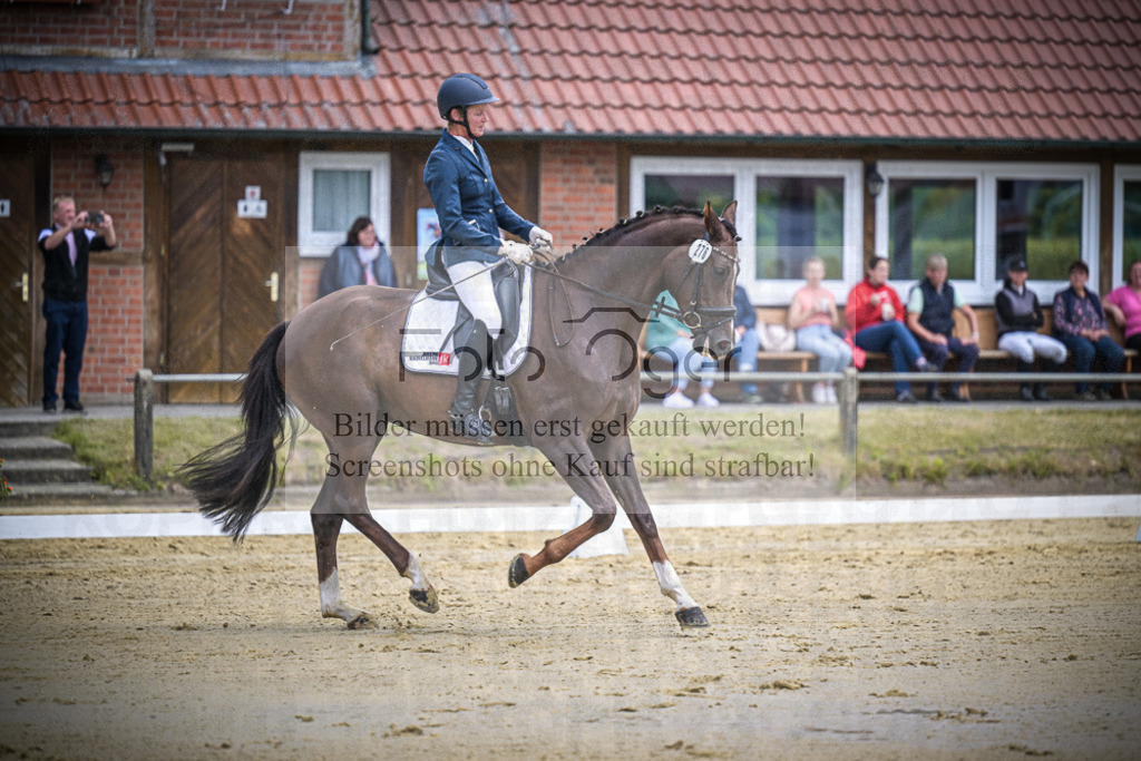DOS_8165 | Entdecke hochwertige Reitturnierfotos von Foto Oger. Professionell, emotional und authentisch – jetzt Lieblingsmomente im Shop bestellen.Deutschlandweite Turnierfotografie. - Realisiert mit Pictrs.com