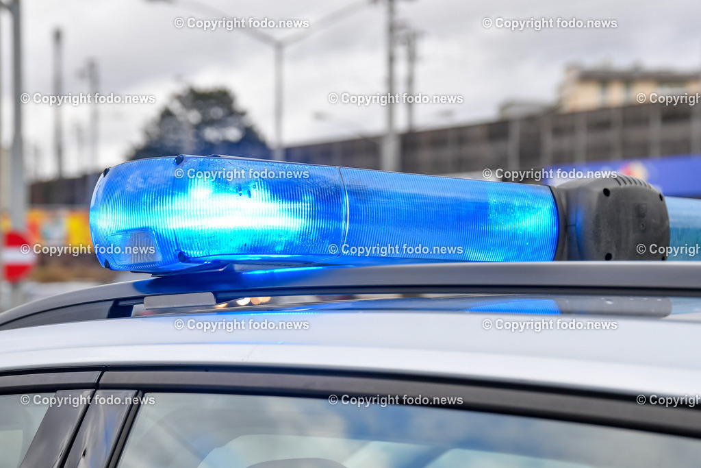 Polizeieinsatz Mordversuch_ Polizei_ Leonding_ 09.01.2023-20 | 09.01.2023, Polizeieinsatz Leonding, AUT, im Bild, Polizeieinsatz Mordversuch, Polizei, Fahndung, Tatort, Polizeifahrzeug, Blaulicht