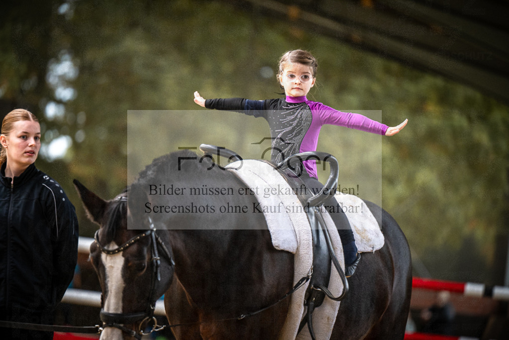 DOS_0100 | Entdecke hochwertige Reitturnierfotos von Foto Oger. Professionell, emotional und authentisch – jetzt Lieblingsmomente im Shop bestellen.Deutschlandweite Turnierfotografie. - Realisiert mit Pictrs.com