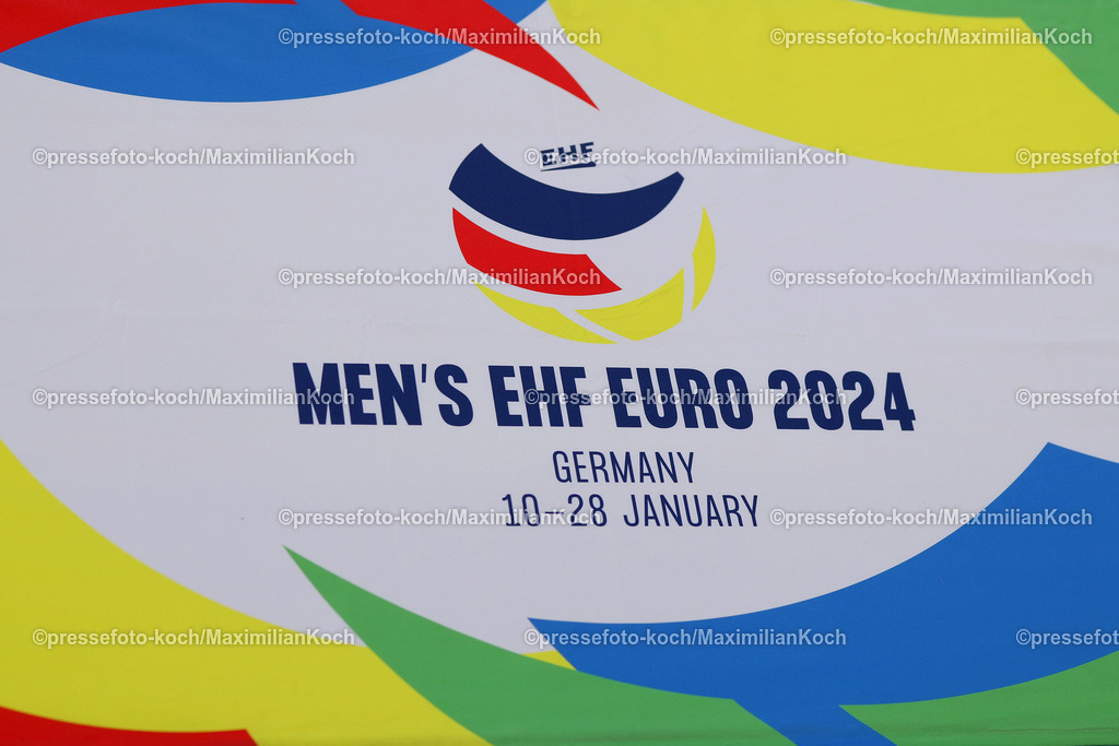 EHFEURO10012400025 | 10.01.2024, EHF EURO 2024, Männer Europameisterschaft Handball, MERKUR Spiel-Arena in Düsseldorf, Feature vor dem Weltrekordspiel mit Zuschauerweltrekord.  Banner mit Schriftzug und Logo der EHF Germany 10-28 January