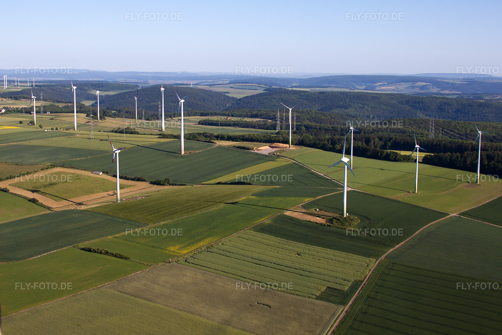 Luftbild: Windpark Haarbrück-Wortberg im Ortsteil Haarbrück in Beverungen im Bundesland Nordrhein-Westfalen in Deutschland. Foto: IMG_65658.jpg vom 25.05.2014 durch Werner Riehm/FLY-FOTO.de