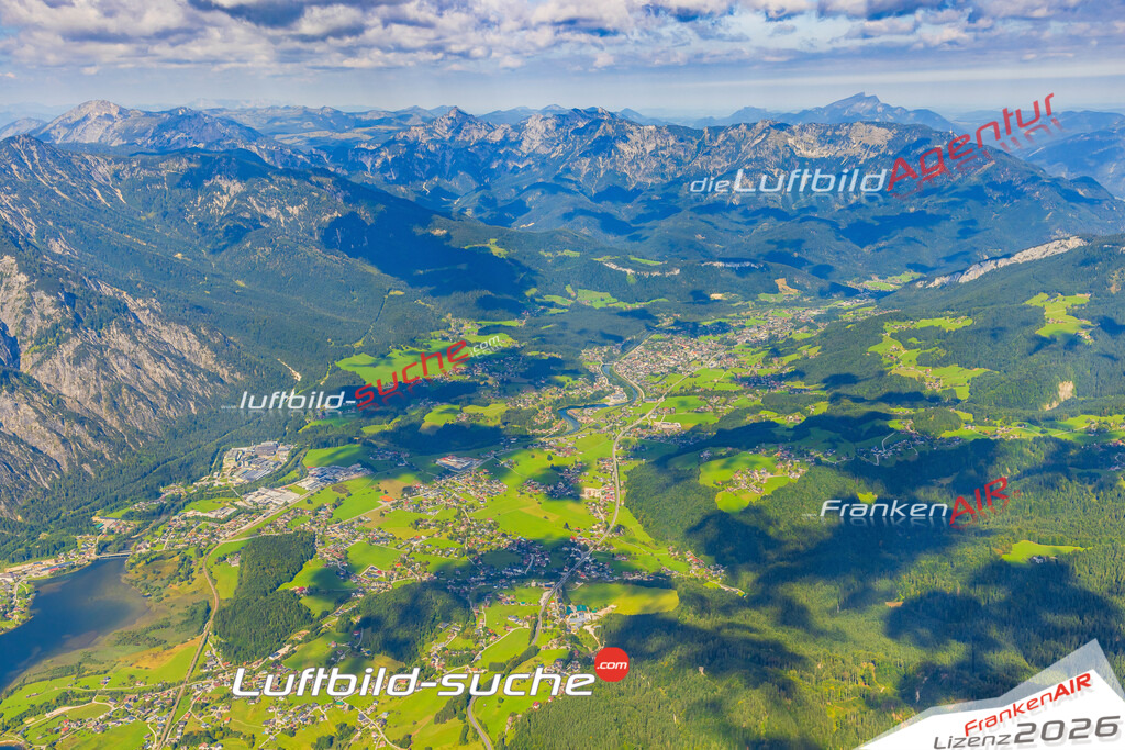 Klassische Luftaufnahme ohne Drohne zeigt:St Agatha bei Bad Goisern am Hallstättersee - Die Luftbildaufnahme wurde 2025 vom UL-Flugzeug heraus erstellt ( keine Drohne ) - Hochauflösende Luftaufnahme -Nicht vergleichbar mit Google Maps oder Satelittenbilder- Die Geschenkidee !Mit Lizenz und Bildrechte bestellbar
