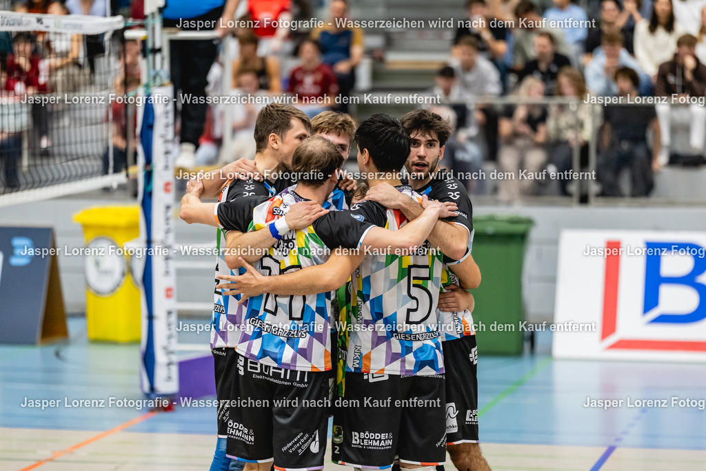 Volleyball I Herren I Saison 2026-2027 I 2. Bundesliga Nord I 03. Spieltag I Kieler TV - TSV Giesen GRIZZLYS II | Jasper Lorenz Fotografie - Realisiert mit Pictrs.com