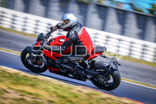 0762-260526NBR-021_762 | Deine Full-Service-Agentur für ✔️Videoproduktionen und ✔️Motorsportfotografie Jetzt Angebot anfragen!