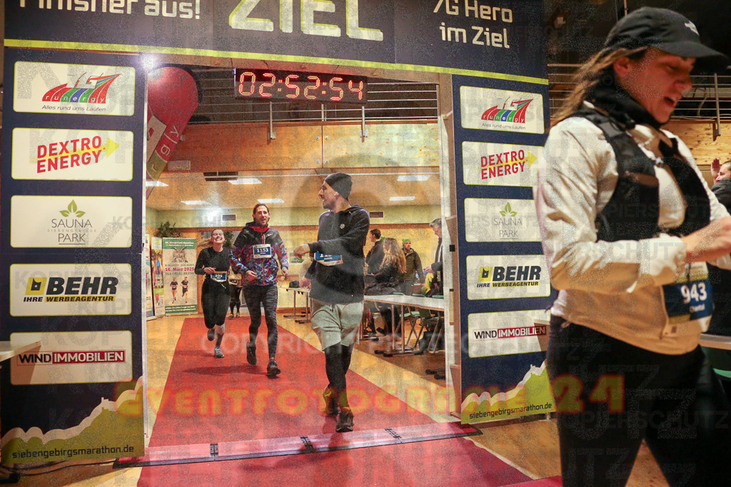 241208_1155_EX1_6946 | Sportfotografie im Rhein-Sieg Kreis, Köln, Bonn, NRW, Rheinland Pfalz, Hessen, etc. Unser Tätigkeitsfeld umfasst den Laufsport vom Volkslauf über den Marathon, Duathlon, Triathon bis zum Ultralauf wie Kölnpfad Ultra oder Schindertrail.