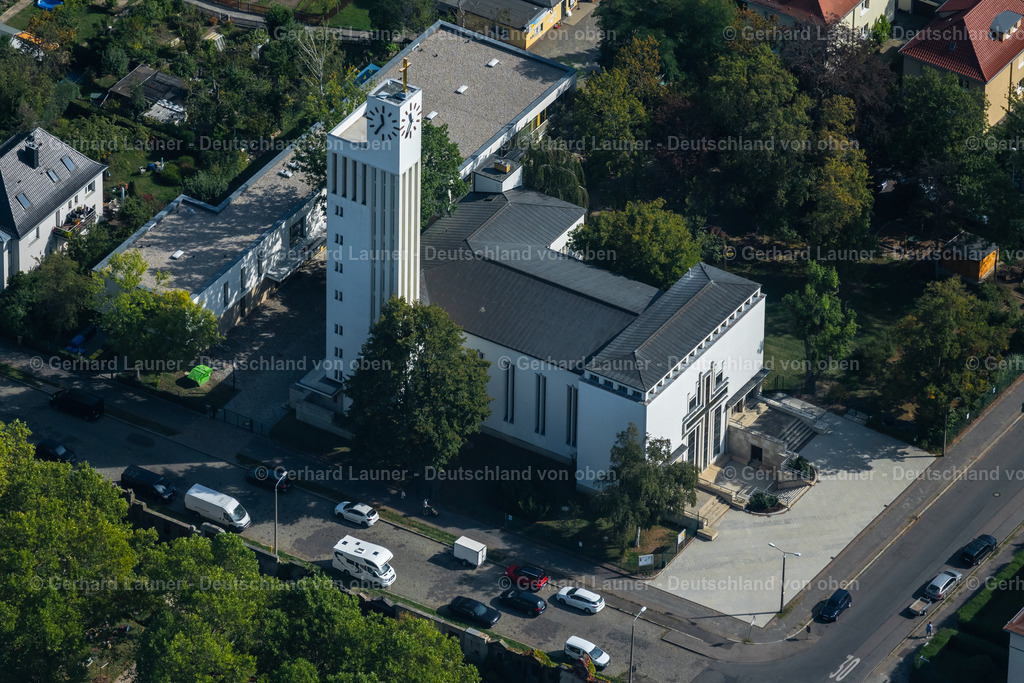 4041034 | LEIPZIG 15.09.2020 Kirchengebäude " Versöhnungskirche Leipzig- Gohlis " im Ortsteil Gohlis- Nord in Leipzig im Bundesland Sachsen, Deutschland. Weiterführende Informationen bei: Ev.-Luth. Versöhnungskirchgemeinde Leipzig-Gohlis. // Church building " Versoehnungskirche Leipzig- Gohlis " in the district Gohlis- Nord in Leipzig in the state Saxony, Germany. Further information at: Ev.-Luth. Versoehnungskirchgemeinde Leipzig-Gohlis. Foto: Gerhard Launer