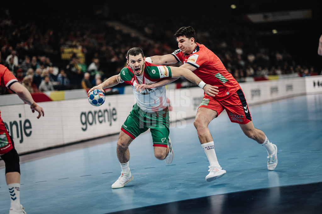 Handball | Herren | EHF EURO 2024 | European Championshop Men 2024 Final Tournament | Norwege vs. Portugal | 17.01.2023 | Diogo Rema Marques (#14, Portugal, POR) links und Simen Ulstad Lyse (#43, Norwegen, NOR) rechts