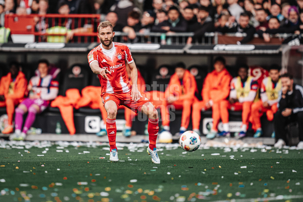 Fußball | Männer | Saison 2025/2026  | Fußball-Bundesliga | 29. Spieltag | FC St. Pauli vs. FC Bayern München | 11.04.2026 | Konrad Laimer (#27, FC Bayern München)