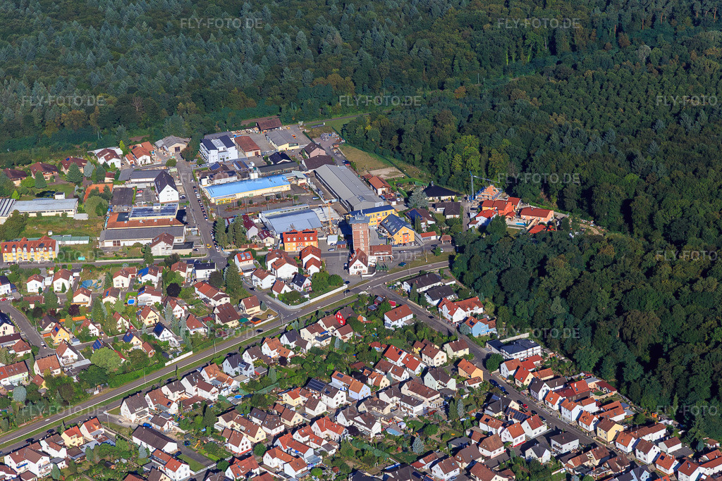 Luftbild: Emil-Gruber-Straße , untere Buchstraße und In den Grüben von Osten in Jockgrim im Bundesland Rheinland-Pfalz in Deutschland. Foto: IMG_093995.jpg vom 23.08.2016 durch Werner Riehm/FLY-FOTO.de