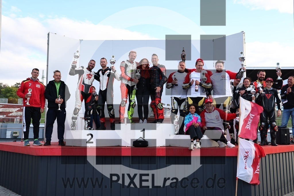 social-20250823_07972 | Schöne Erinnerungen an spannende Momente - das festzuhalten ist unser Job. PIXELrace.de ist seit 2003 auf den Rennstrecken Europas unterwegs um die Action draußen beim Fahren und die wunderbare Stimmung imm Fahrerlager für euch einzufangen.