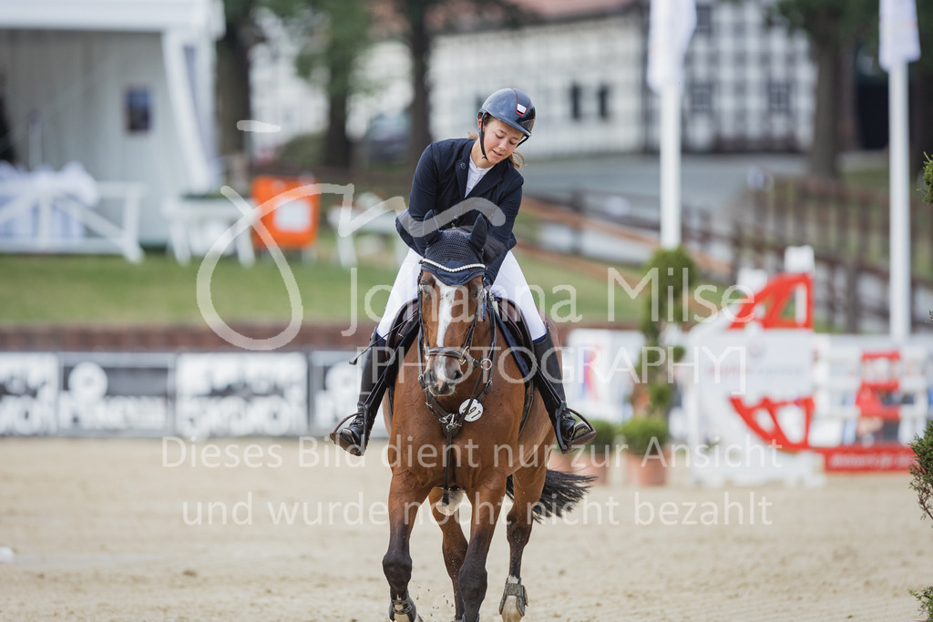 220731_BHO_BT_M1-Spr-105 | Deine schönsten Turniermomente als professionelle Fotos! Entdecke hochwertige Pferdesport-Fotografie im Online-Shop. Jetzt Fotos finden & bestellen!