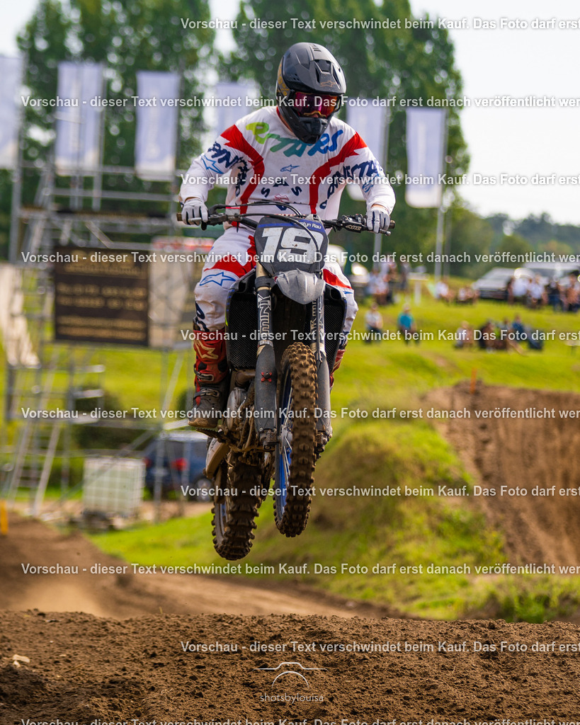 09_21_LM_Schenkenhorst-8448 | Sportfotografin aus Berlin-Brandenburg mit Fokus auf Motocross. Ich halte deine sportliche Leistung und echte Emotionen auf und neben der Strecke professionell fest. Entdecke die Fotos von deinem Rennen und bestelle sie direkt hier im Shop.
