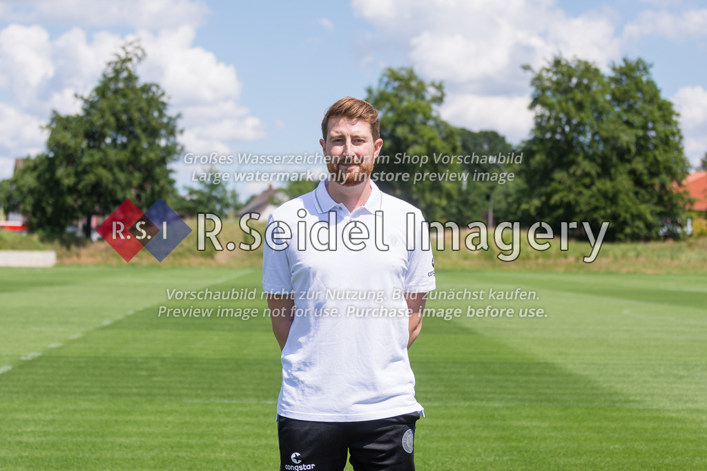 Fußball, Saison 2022/23, FC St. Pauli, Trainingszentrum/NLZ Kollaustraße (Hamburg), 28.06.2022, Fototermin | Jonas Wömmel (Teammanager)