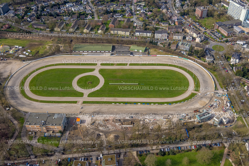 Dinslaken240308788 | Luftbild, Dinslaken Trabrennbahn, Baustelle mit Abriss der Tribüne, Dinslaken, Nordrhein-Westfalen, Deutschland