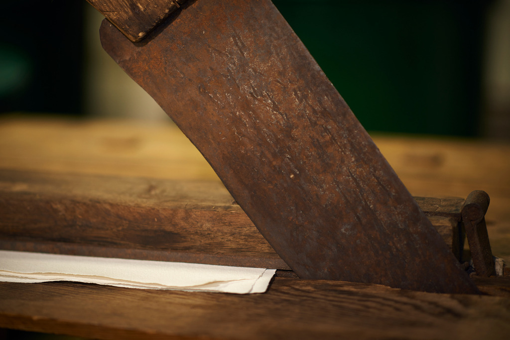 Papiermuehle Moerzinger  | Bad Großpertholz, Austria - April 01, 2016: Papiermuehle Moerzinger; das zuschneiden des Papiers. - Realisiert mit Pictrs.com