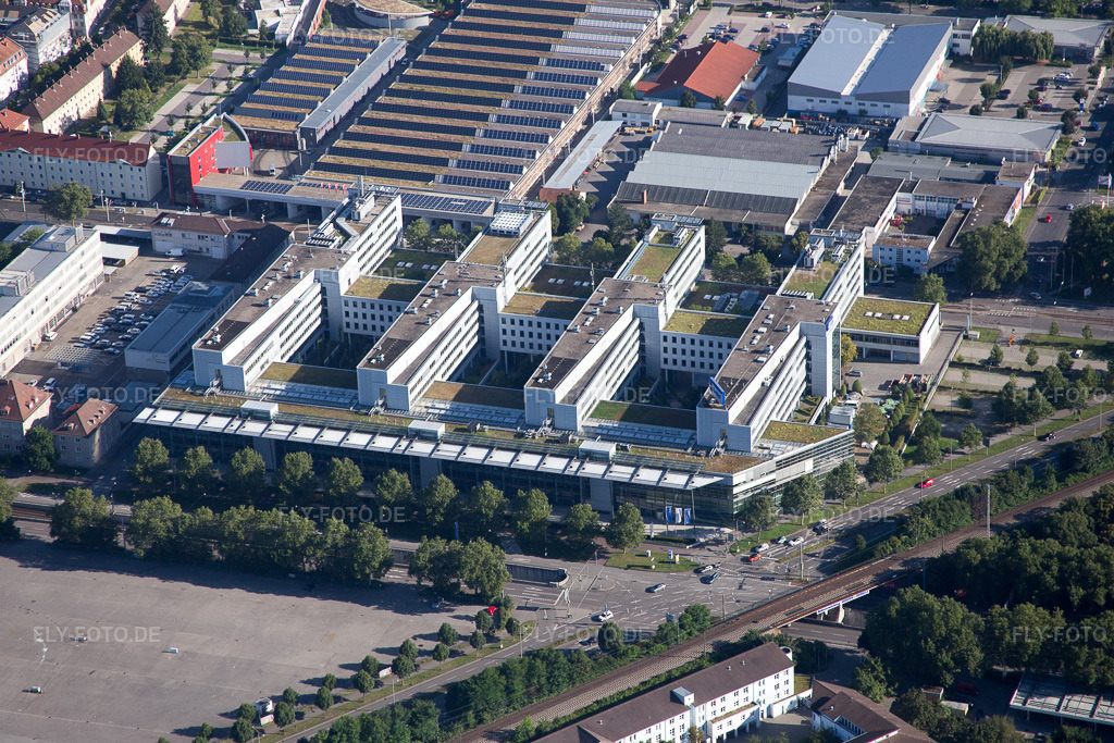 Luftbild: EnBW Verwaltung im Ortsteil Oststadt in Karlsruhe im Bundesland Baden-Württemberg in Deutschland. Foto: IMG_093023.jpg vom 13.08.2016 durch Werner Riehm/FLY-FOTO.de