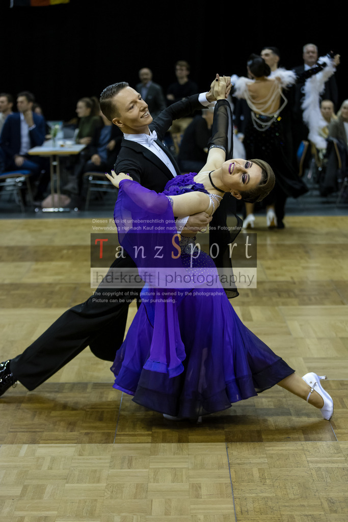 20241102_DC_HGR_Std_08948 | Tanzsportbilder, Standardtanz, Lateintanz, WDSF, DTV, LTVB, dancecomp, goc, hessen tanzt, blaues band der spree, walzer, tango, wiener walzer, slowfox, quickstepp, samba, rumba, cha-cha-cha, paso doble. jive, hd-kroft photography, turniertanzsport