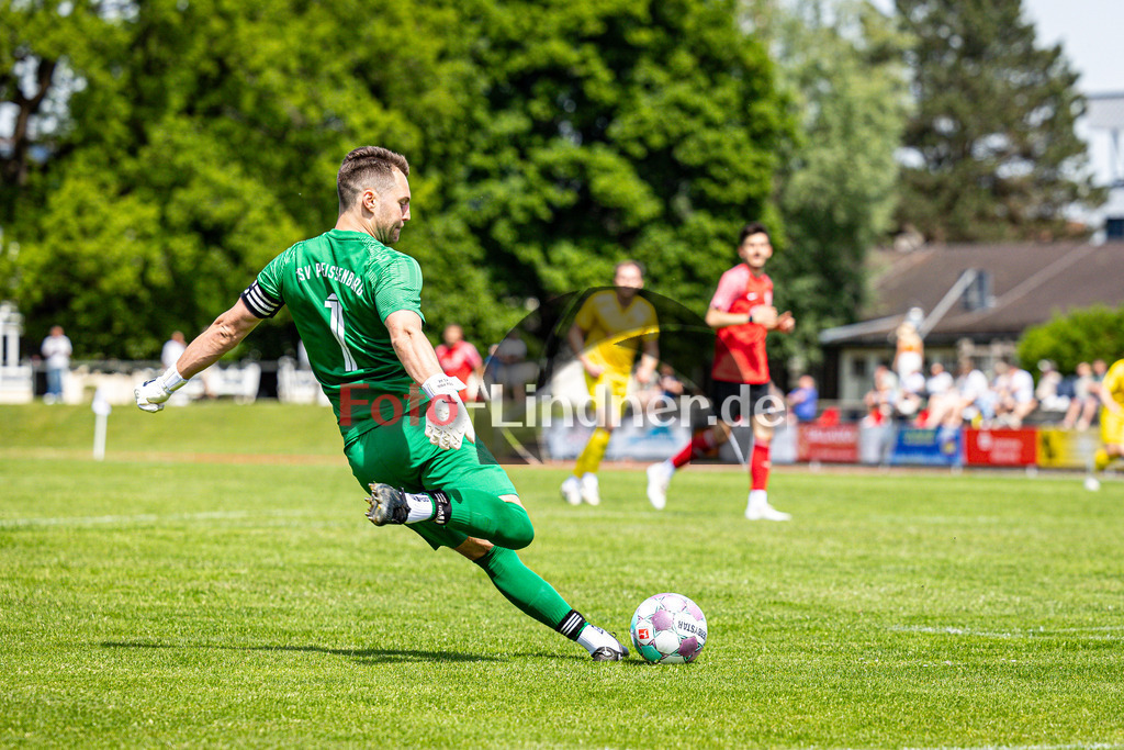 TSV Peißenberg vs SV Münsing-Ammerland | Abstiegs Qualifikationsrunde Kreisliga Gruppe C, TSV Peißenberg vs SV Münsing-Ammerland, 20240511,
Adrian ERHART (TSVP Goalie 1) Abstoß,
2024-05-11 in Peißenberg (Sportplatz Peißenberg)
Adrian ERHART (TSVP Goalie 1)
Copyright: WolfgangxLindner www.foto-lindner.de