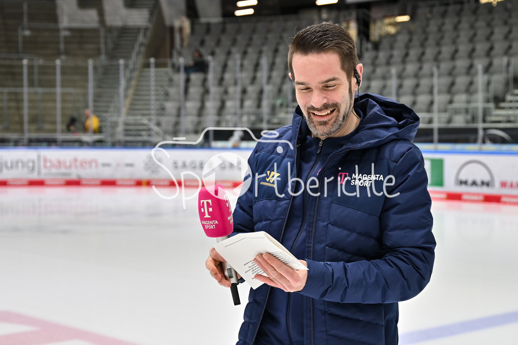 Augsburger Panther - Kölner Haie | Im Bild MagentaSport Kommentator Alex KUNZ / Freisteller / Einzelfoto / DEL: Augsburger Panther - Koelner Haie, Curt Frenzel Stadion am 02.03.2025