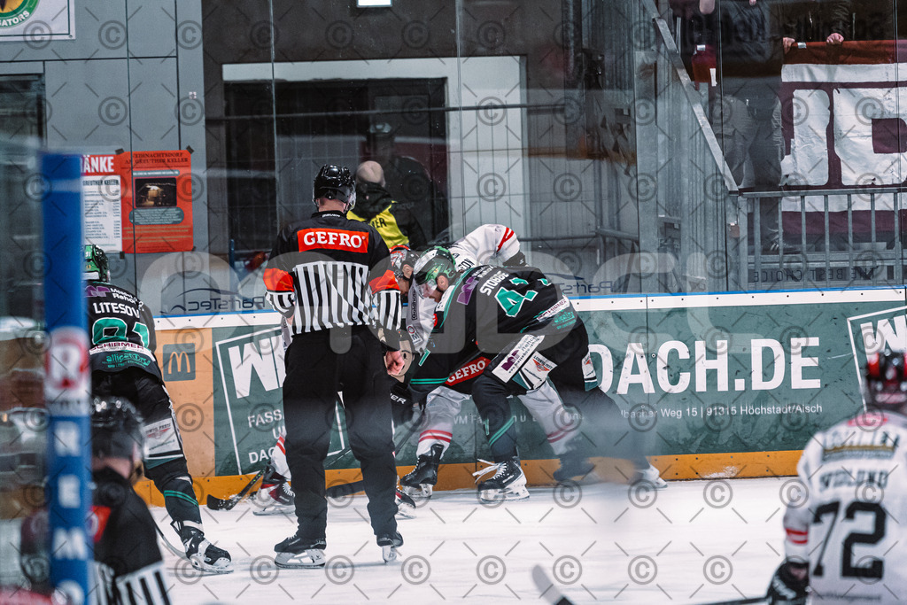 Alligators_vs_Memmingen_05_12_2025-090 | Höchstadt Alligators Fotogalerie: Eishockey-Action aus Franken. Professionelle Spielfotos, Portraits & Stadionbilder zum Download. Jetzt entdecken! - Realisiert mit Pictrs.com