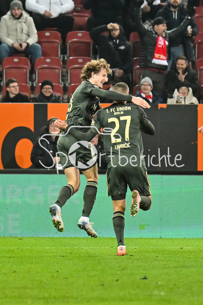 FC Augsburg - 1. FC Union Berlin | AUGSBURG, GERMANY - 15. JANUARY: Jubel der Gäste nach dem Treffer zum 1-1 durch Marin LJUBICIC (Union Berlin 27) / Tor / Torschuetze / Freude / Happy während dem Bundesligamatch zwischen dem FC Augsburg und dem 1. FC Union Berlin am 17. Spieltag in der WWK-Arena / DFL REGULATIONS PROHIBIT ANY USE OF PHOTOGRAPHS AS IMAGE SEQUENCES AND/OR QUASI-VIDEO