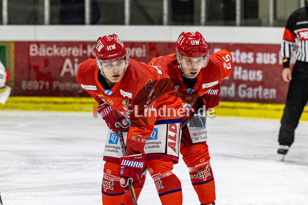 EC Peiting vs Blue Devils Weiden | Eishockey Oberliga Süd 2023/2024, EC Peiting vs Blue Devils Weiden, 20240126,
Jannick STEIN (ECP 72) und Alexander BIBERGER (ECP 65),
2024-01-26 in Peiting (Eisstadion)
72 Jannick STEIN (ECP 72), 65 Alexander BIBERGER (ECP 65)
Copyright: WolfgangxLindner