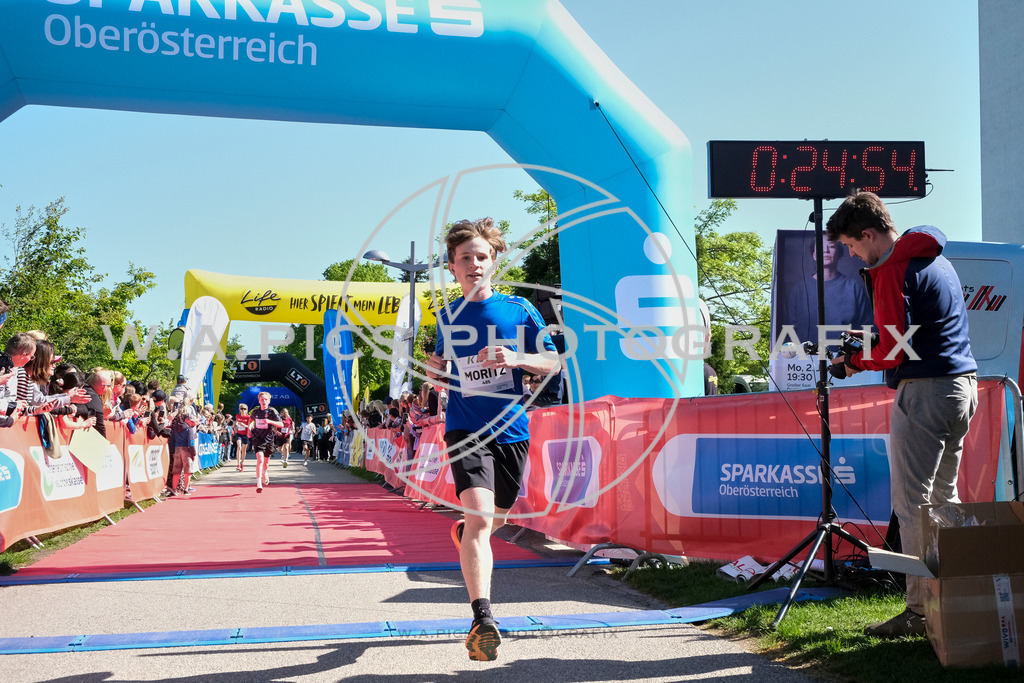 ..... | LINZ,AUSTRIA,27.April 24, Int. 3 Brückenlauf Linz  , Image shows: Photo: WAPICS / Michael ring