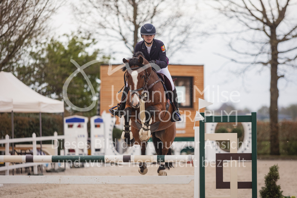 230426_HofSosath_Stil-M-669 | Deine schönsten Turniermomente als professionelle Fotos! Entdecke hochwertige Pferdesport-Fotografie im Online-Shop. Jetzt Fotos finden & bestellen!