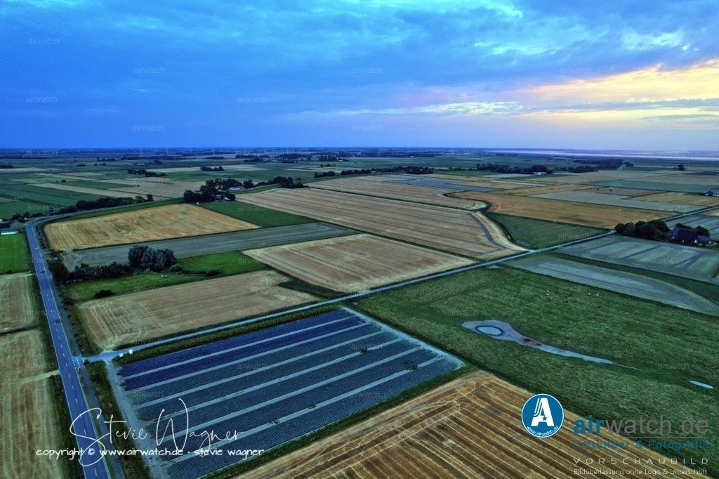 Windpark - Simonsberg | Entdecken Sie atemberaubende Luftbilder und Fotografien auf airwatch.de - Tauchen Sie ein in eine Welt voller faszinierender Aufnahmen aus der Vogelperspektive.