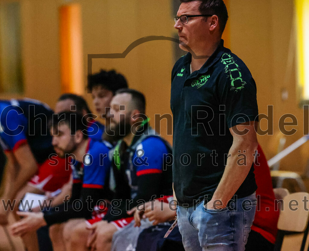 2023-10-14_029_SpVgg_Altenerding_gegen_HSG_Freising_Neufahrn | Erding, Deutschland, 14.10.2023:
Handball, Bezirksoberliga Männer 2023 / 2024, 4. Spieltag, SpVgg Altenerding gegen HSG Freising-Neufahrn, Endergebnis: 27:26

Trainer Erik Brasko (HSG Freising-Neufahrn)

Foto: Christian Riedel / fotografie-riedel.net