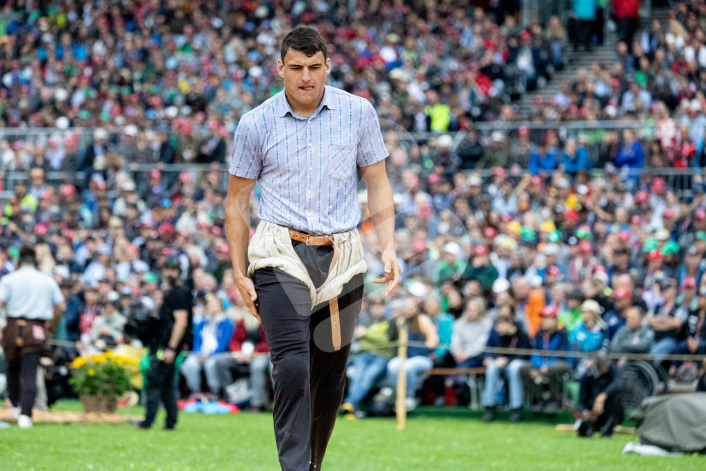 ESAF2025_01Gang_4405 | Die Schwinger des Schwyzer Kantonalen Schwingerverbandes: Fotos, die Dynamik und Leidenschaft festhalten, sowie emotionale Momente aus dem traditionellen Schwingsport zeigen. - Realisiert mit Pictrs.com