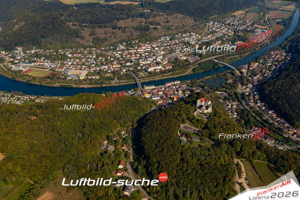 Die Luftbildaufnahme Altstadt - Riedenburg wurde 2020 mittels Flugzeug (keine Drohne) erstellt. Perfekte Schärfe und Druck- Ergebnisse- Garantiert!