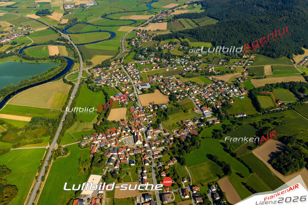 Das Luftbild zeigt : Chammünster Cham - Die Luftaufnahme wurde 2024 vom UL-Flugzeug aus erstellt ( keine Drohne ) - Hochauflösende Luftaufnahme - Für grossformatige Ausdrucke geeignet. Die Geschenkidee !Mit Lizenz und Bildrechte bestellbar
