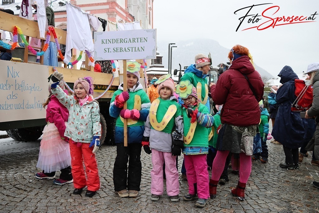 fasching2026-mariazell (56) | Mit meiner Kamera halte ich besondere Augenblicke, faszinierende Landschaften und interessante Details fest. Dabei entstehen ganz unterschiedliche Aufnahmen – von stimmungsvollen Landschaftsfotografien und beeindruckenden Drohnenaufnahmen über Pressefotos - Realisiert mit Pictrs.com